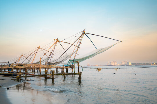 Kochi with chinese fishing nets on the shore, Kerala in India, Cheena vala or tangkul, traditional stationary lift net