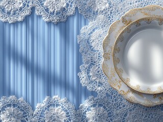 파란색 줄무늬 배경 위에 놓인 정교한 흰색 레이스 장식과 금색 테두리가 있는 우아한 빈티지 스타일의 도자기 접시 세트가 조화롭게 어우러진 고급스러운 테이블 세팅 이미지입니다.