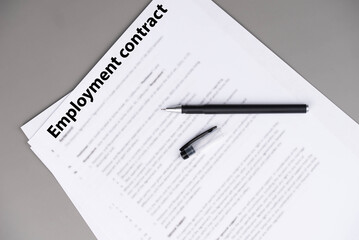Obraz premium Employment contract document on office desk, legal agreement for hiring, job offer, and professional business relationship concept.