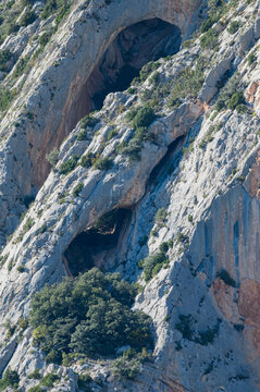 arcos y cueva "Cova del Lladres"  de Abella de la Conca, cueva de 111 metros y dos arcos naturales,  solo accesibles via ferrata. Pallars Lluss&agrave;, Lleida