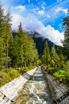 L&auml;ngenfeld, Fischbach, Bergbach, Fluss, Flussufer, Fischbachbr&uuml;cke, &Uuml;berschwemmung, Hochwasser, Schutzmassnahmen, &Ouml;tztal, Tirol, Wanderweg, Berge, Wald, Herbst, Herbstfarben, &Ouml;sterreich