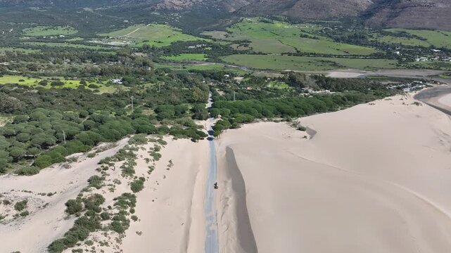 vista de la duna de Valdevaqueros en Tarifa, Andaluc&iacute;a
