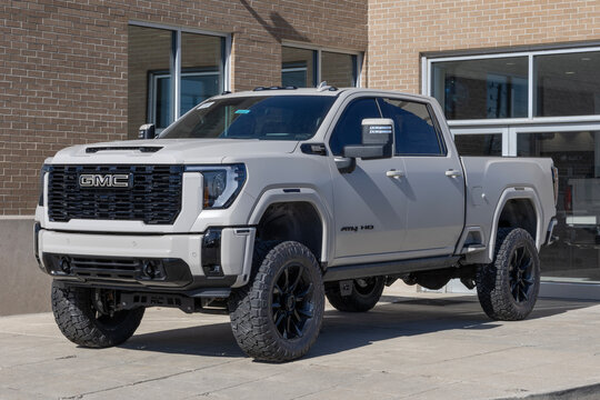 GMC Sierra 2500 4WD Crew Cab AT4 Dune Crusher. GMC offers the Sierra 2500 with a DuraMax 6.6L Turbo-Diesel engine. MY:2025