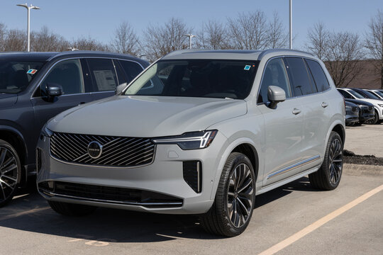 Volvo XC90 B6 Plus AWD Large Luxury Family SUV at a dealership. Volvo offers the XC90 with a 4.0L Turbo engine. MY:2026