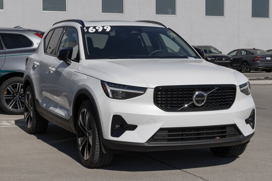 Used Volvo XC40 at a dealership. With pricing concerns, Volvo is buying and selling preowned vehicles to meet demand. MY:2025