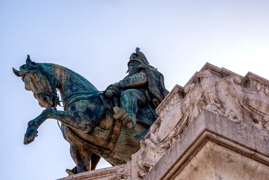 Monumento Nacional a V&iacute;ctor Manuel II (Vittoriano) o Altar de la Patria y Plaza Venecia en Roma, Italia. Arquitectura y monumentos de Roma. Paisaje urbano de Roma.