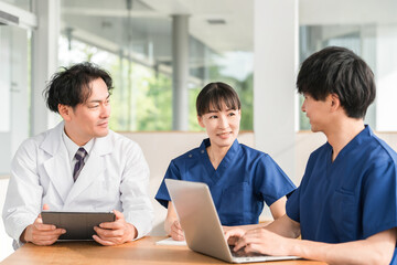 Fototapeta premium Male and female doctors, nurses, and medical staff holding meetings, conferences, and study sessions