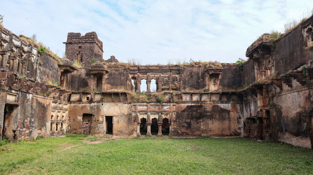 Ruin Fallen Palace Fortress of Gadpahra Fort, Sagar, Madhya Pradesh, India.