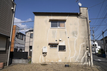 昔ながらの個人商店の電気屋、昭和によくある自宅を兼ねた家電屋