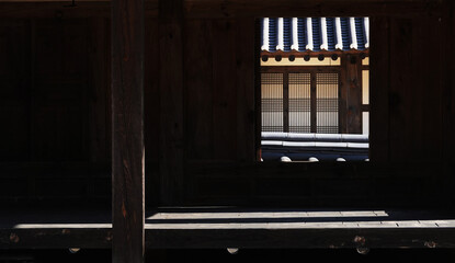 한옥에 비친빛의 아름다움