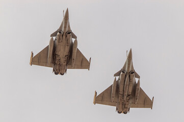 Formación de aviones de combate con ala delta