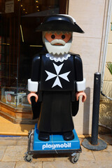 Fototapeta premium VALLETTA MALTA: Playmobil Giovanni Maltese Medieval Grandmaster Knight of St John