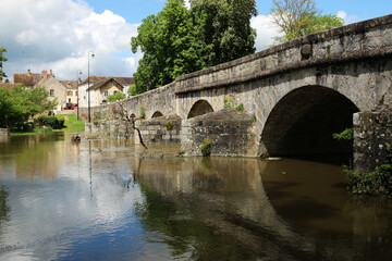 Fototapeta premium Grez sur Loing - Le Loing - Le Vieux Pont