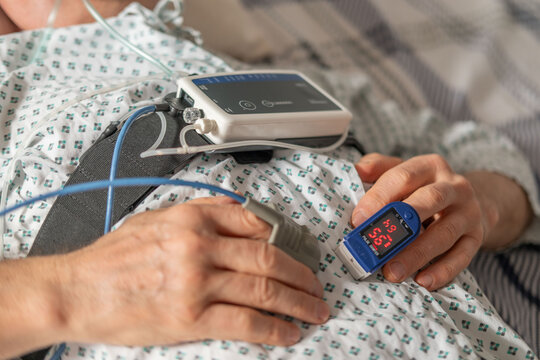 Senior male patient in hospital, oxygen mask respiratory support, clinical ventilation interface obstructive sleep apnea treatment, medical breathing equipment in hospital, Postoperative monitoring