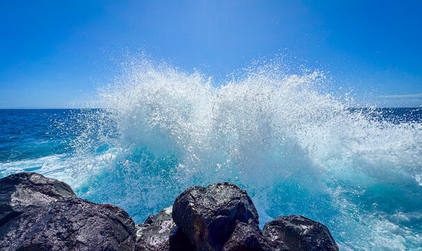 Ocean waves breaking over rocks