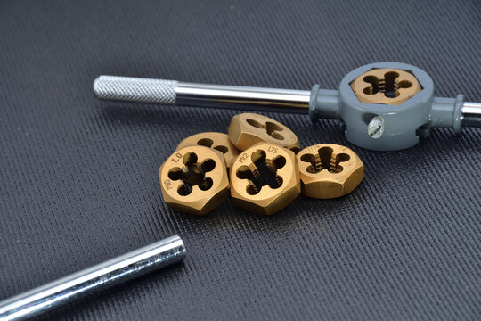 Threading die set used to cut precision external threads on rods, pipes, or bolts