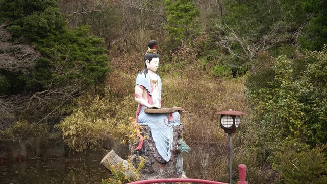 Side Profile of Matchmaking Benzaiten Statue