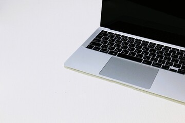 ノートパソコン　デジタルデバイス　コピースペース