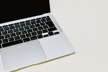 ノートパソコン　デジタルデバイス　コピースペース