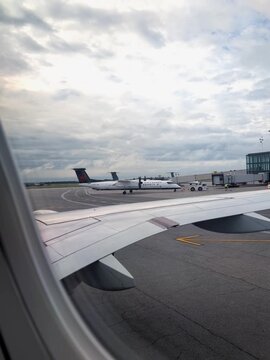 View from the plane from the eliminator to the ramps - another plane is being prepared for loading passengers, a tow truck is taking it to the gate.
Concept - flight around the Earth
