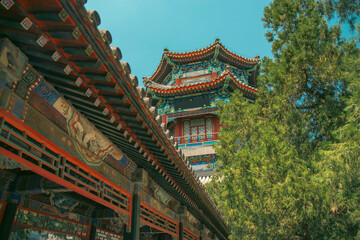 Obraz premium Ornate Long Corridor and Pagoda Details in Beijing Summer Palace with copy space