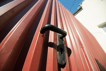 Ein Türgriff - Abstrakt von unten  © Chris