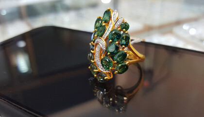 accessories A white gold ring set with diamonds