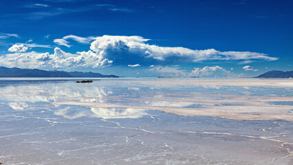 Fototapeta premium The Salar de Cauchari salt pan near Salta in Argentina