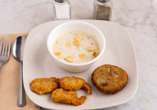 clam chowder  with  crab cakes and  breaded  shrimp