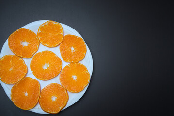 皮が薄くてむきやすく、果汁たっぷりで本当においしい愛媛県産の柑橘類・甘平の輪切り