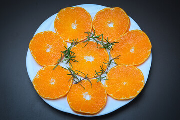 皮が薄くてむきやすく、果汁たっぷりで本当においしい愛媛県産の柑橘類・甘平の輪切り