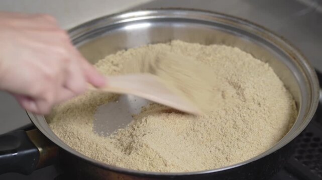 煎りぬか(炒りぬか)｜米ぬかをフライパンで煎る