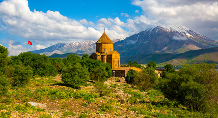 Akdamar Island in Van Lake. The Armenian Cathedral Church of the Holy Cross - Akdamar - Ahtamara - Turkey © Esin Deniz