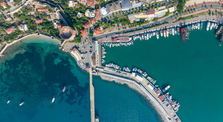 Naklejka premium Alanya - Turkey, August 11, 2023, An aerial view of the bay Alanya in Antalya Turkey. Sea and city with an open sky. Kizil Kule - Alanya
