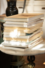 積まれた本