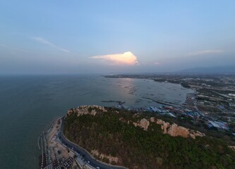 태국 방센 카오삼묵 전망대에서 내려다본 아름다운 바다 수평선과 해안 도로 전경  © rokacaptain