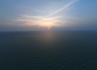 Obraz premium 태국 방센 카오삼묵 전망대에서 내려다본 아름다운 바다 수평선과 해안 도로 전경 