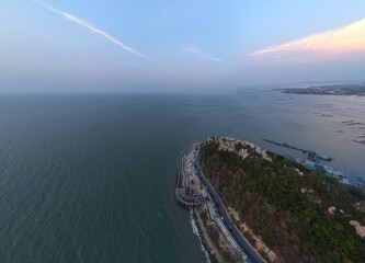 태국 방센 카오삼묵 전망대에서 내려다본 아름다운 바다 수평선과 해안 도로 전경  © rokacaptain