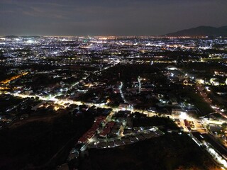 태국 방센 도심의 화려한 불빛과 도로망이 어우러진 역동적인 야경 드론 항공 촬영 사진  © rokacaptain