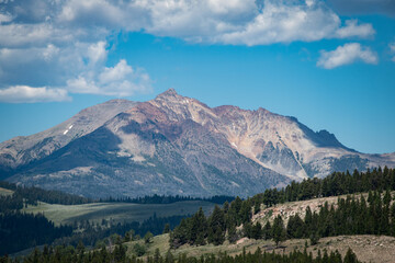 Obraz premium Electric Peak as seen from Bunsen Peak, Yellowstone National Park