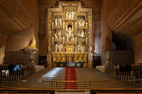 Autel de l'&eacute;glise du sanctuaire de Torreciudad