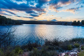 Fototapeten Naturpark Laguna del Rey at sunrise in the Lagunas de Ruidera Natural Park, Ciudad Real, Spain  © M. Perfectti
