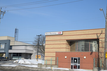 Obraz premium Ontario Conservatory of Music next to a LCBO liquor store at 1431 Victoria Park Av, Scarborough, Toronto