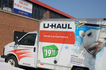 Obraz premium U-Haul rental truck parked outside Migson Public Storage at 2356 Gerrard St E, Toronto