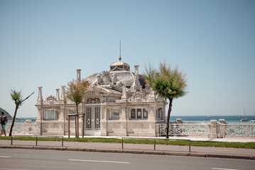 Obraz premium San Sebastian, Spain, June 13 2017: Elegant beachfront structure with intricate details, embodying the charm of coastal architecture
