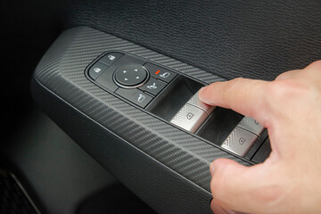 運転席ドアのウィンドウ操作スイッチ類