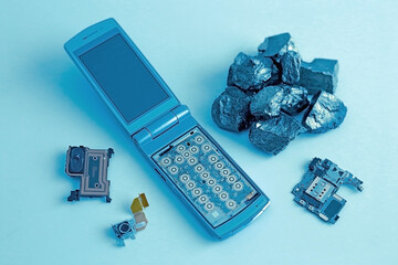 パソコンや携帯電話などのデジタル機器に使われるレアメタルやレアアース