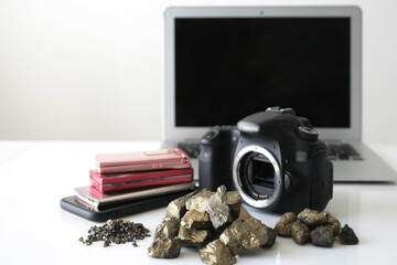 パソコンや携帯電話などのデジタル機器に使われるレアメタルやレアアース