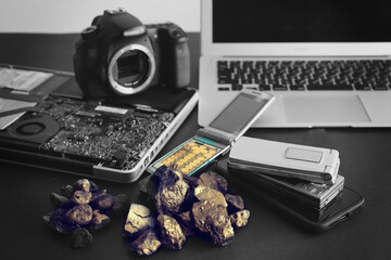 パソコンや携帯電話などのデジタル機器に使われるレアメタルやレアアース