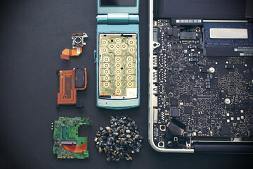 パソコンや携帯電話などのデジタル機器に使われるレアメタルやレアアース